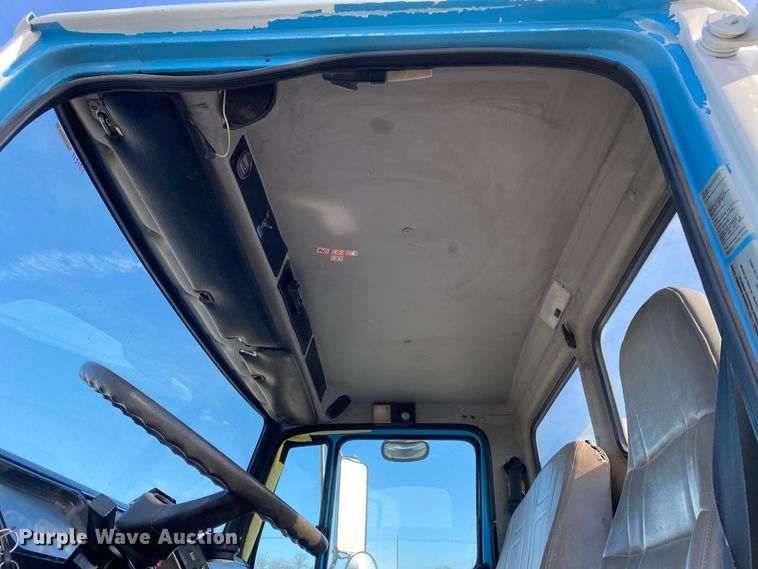 image for item KB9498 2002 Freightliner FL70  utility / service truck