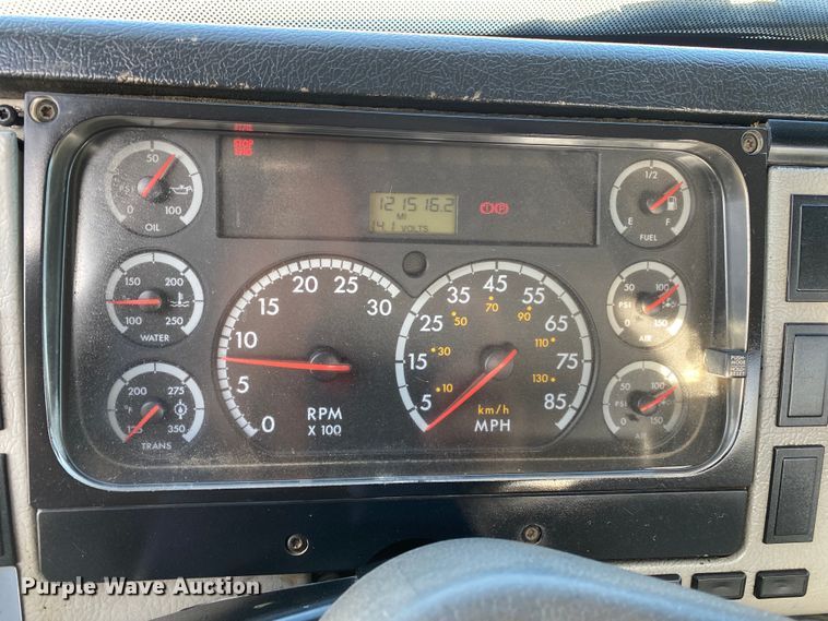 image for item KB9498 2002 Freightliner FL70  utility / service truck