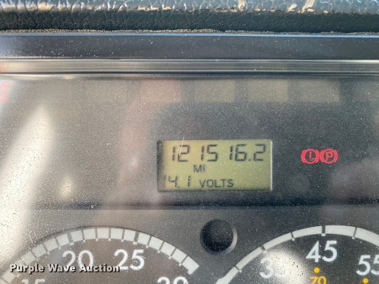 image for item KB9498 2002 Freightliner FL70  utility / service truck