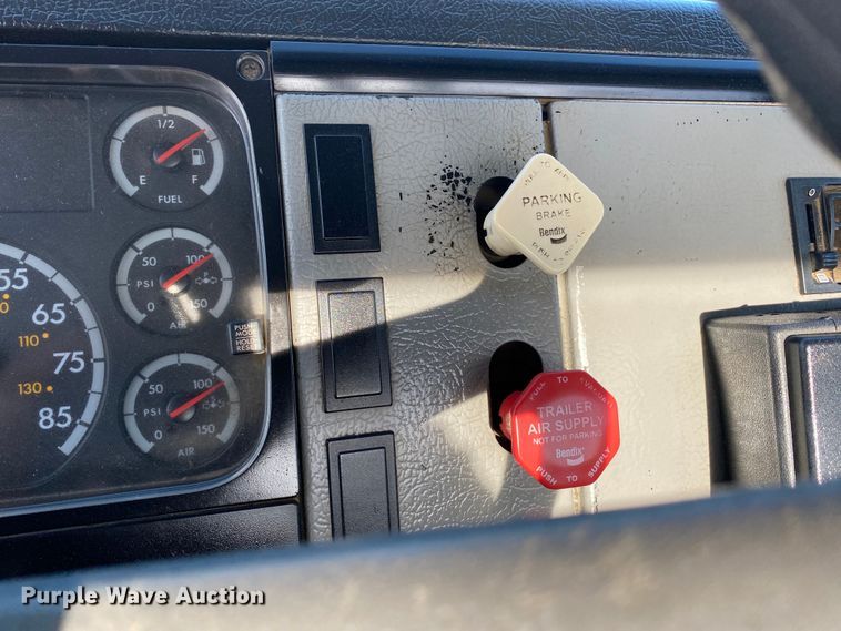 image for item KB9498 2002 Freightliner FL70  utility / service truck