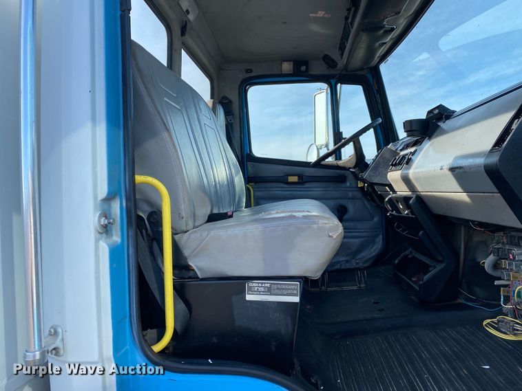 image for item KB9498 2002 Freightliner FL70  utility / service truck