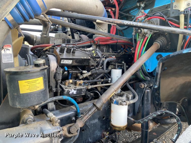 image for item KB9498 2002 Freightliner FL70  utility / service truck