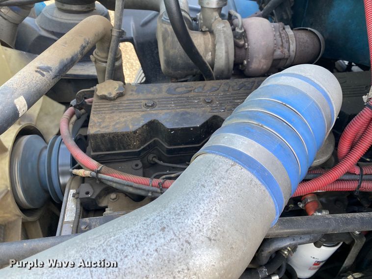 image for item KB9498 2002 Freightliner FL70  utility / service truck