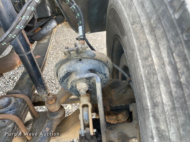 image for item KB9498 2002 Freightliner FL70  utility / service truck