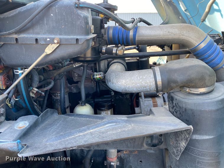 image for item KB9498 2002 Freightliner FL70  utility / service truck