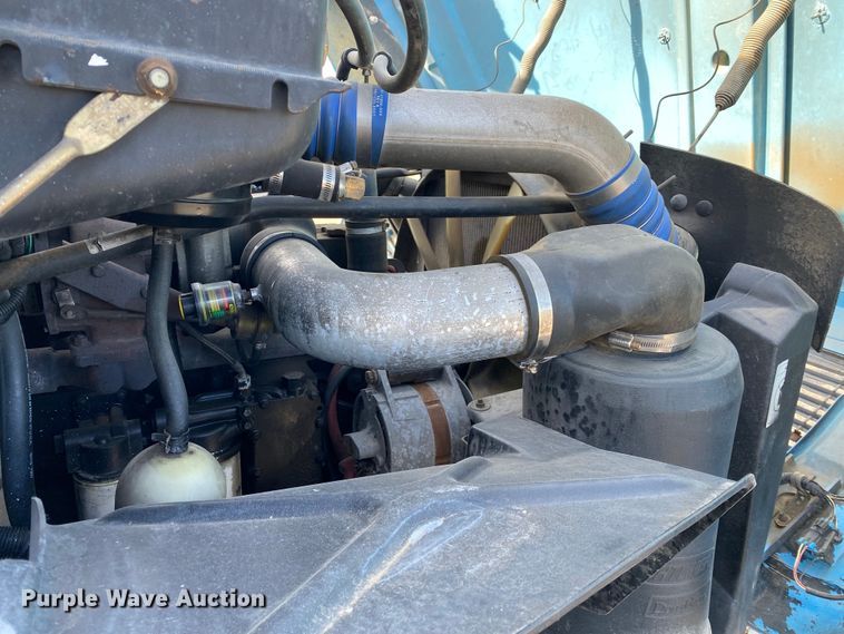 image for item KB9498 2002 Freightliner FL70  utility / service truck