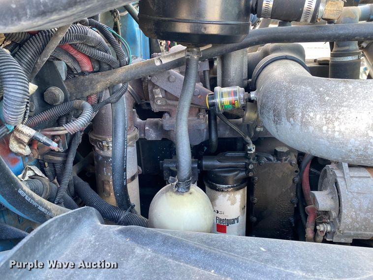 image for item KB9498 2002 Freightliner FL70  utility / service truck