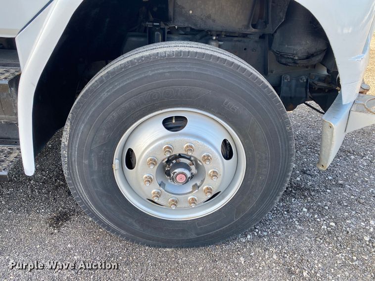 image for item KB9498 2002 Freightliner FL70  utility / service truck