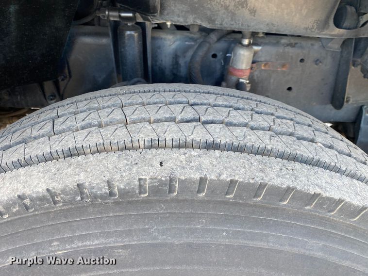 image for item KB9498 2002 Freightliner FL70  utility / service truck