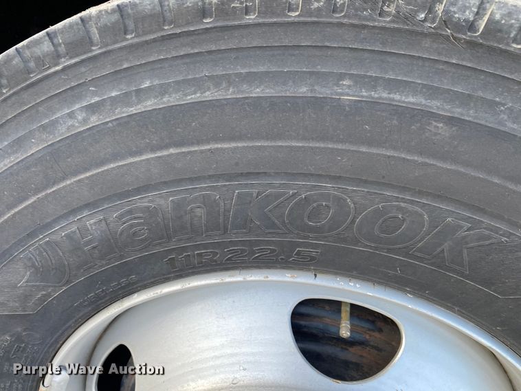 image for item KB9498 2002 Freightliner FL70  utility / service truck