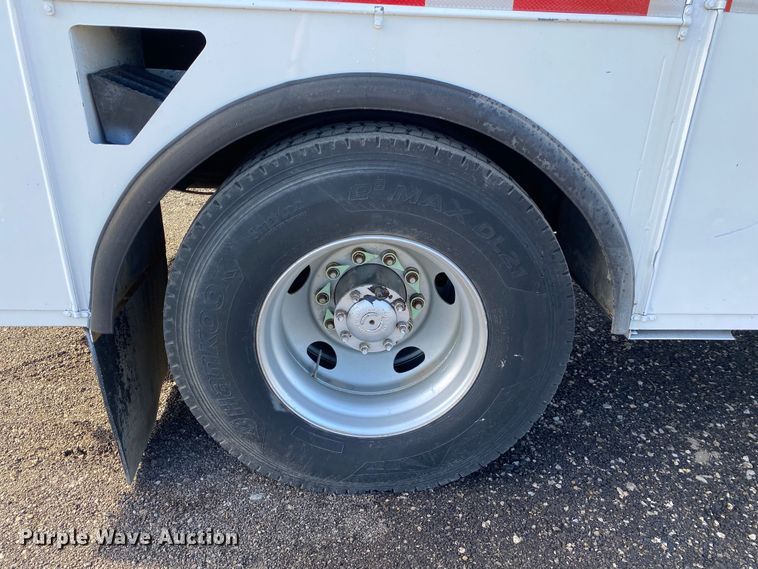 image for item KB9498 2002 Freightliner FL70  utility / service truck