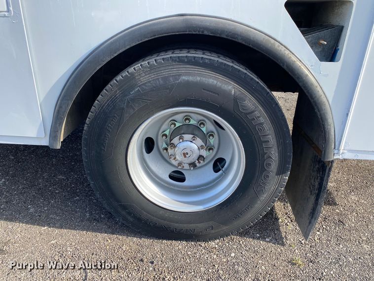 image for item KB9498 2002 Freightliner FL70  utility / service truck