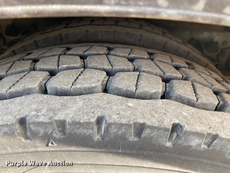 image for item KB9498 2002 Freightliner FL70  utility / service truck