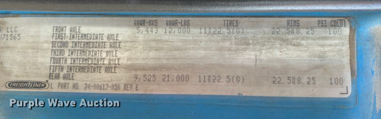 image for item KB9498 2002 Freightliner FL70  utility / service truck