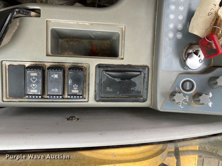 image for item KB9501 2013 John Deere 160G LC  excavator