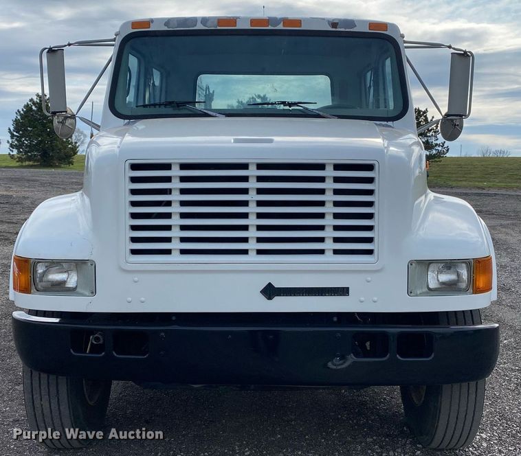 image for item KB9512 2002 International 4700  utility / service truck