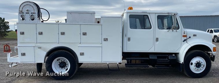 image for item KB9512 2002 International 4700  utility / service truck