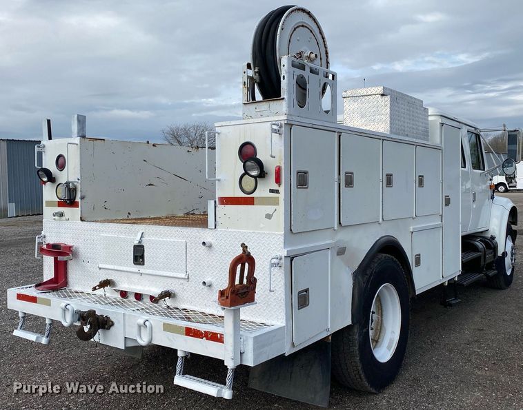 image for item KB9512 2002 International 4700  utility / service truck