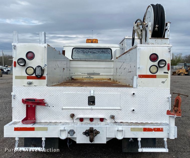 image for item KB9512 2002 International 4700  utility / service truck