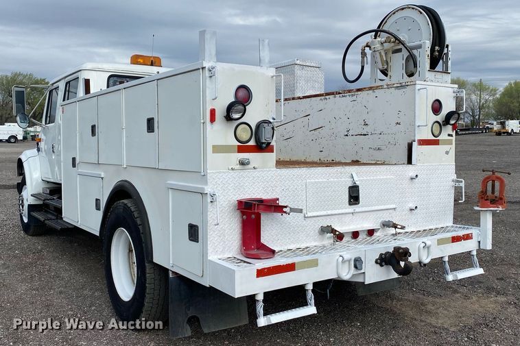 image for item KB9512 2002 International 4700  utility / service truck