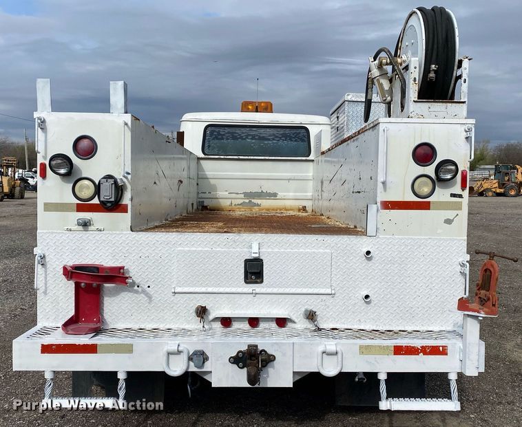 image for item KB9512 2002 International 4700  utility / service truck