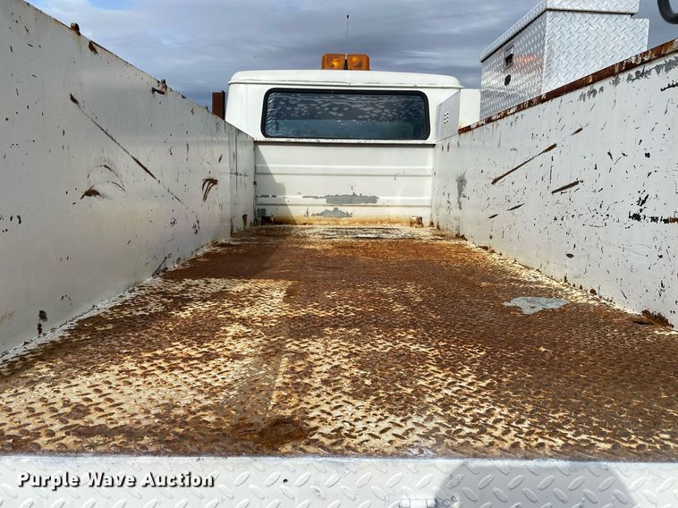 image for item KB9512 2002 International 4700  utility / service truck