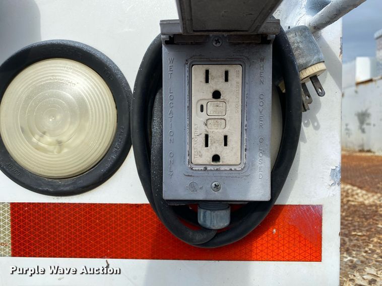 image for item KB9512 2002 International 4700  utility / service truck