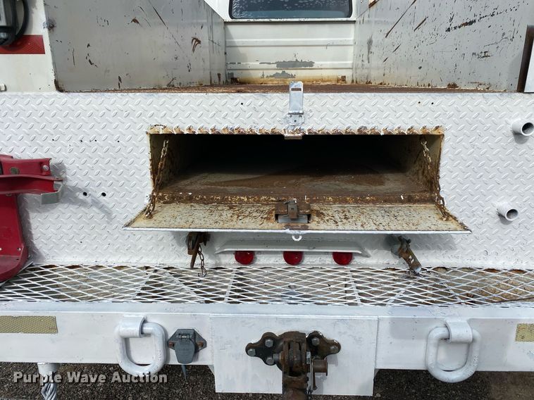 image for item KB9512 2002 International 4700  utility / service truck