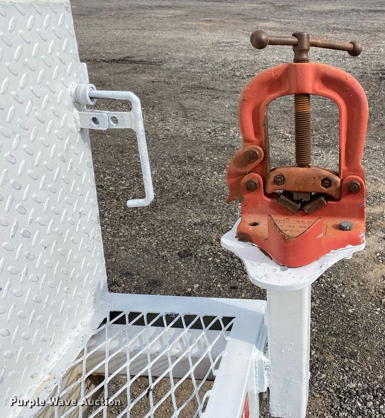 image for item KB9512 2002 International 4700  utility / service truck