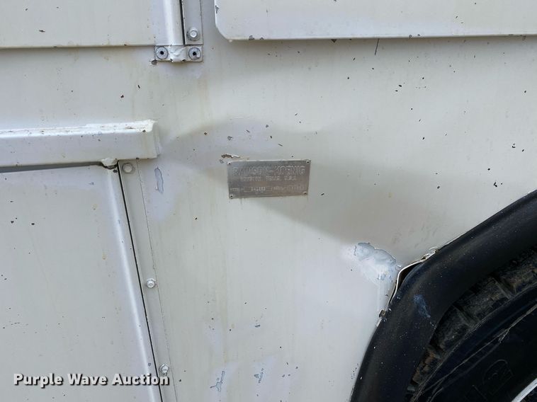 image for item KB9512 2002 International 4700  utility / service truck