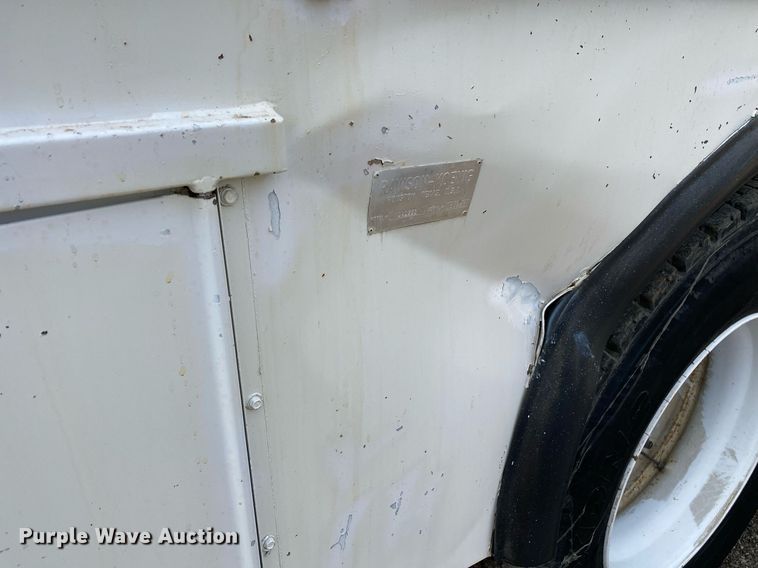 image for item KB9512 2002 International 4700  utility / service truck