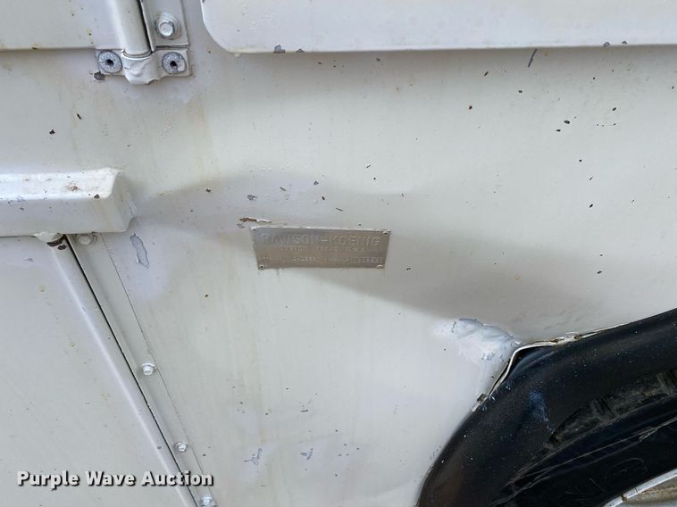 image for item KB9512 2002 International 4700  utility / service truck