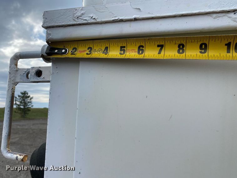 image for item KB9512 2002 International 4700  utility / service truck