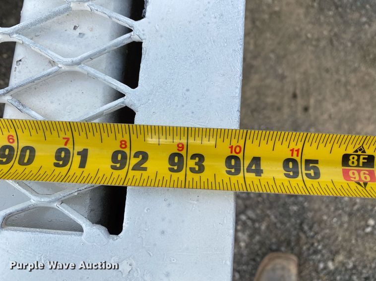 image for item KB9512 2002 International 4700  utility / service truck