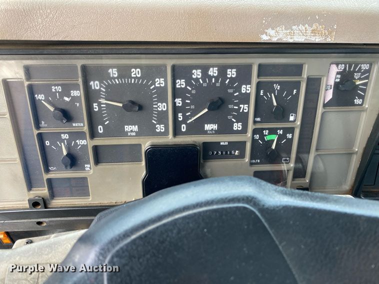 image for item KB9512 2002 International 4700  utility / service truck