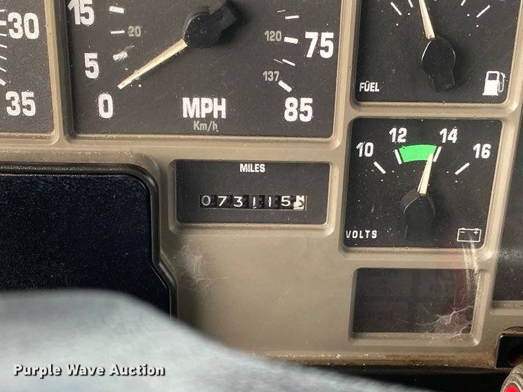 image for item KB9512 2002 International 4700  utility / service truck