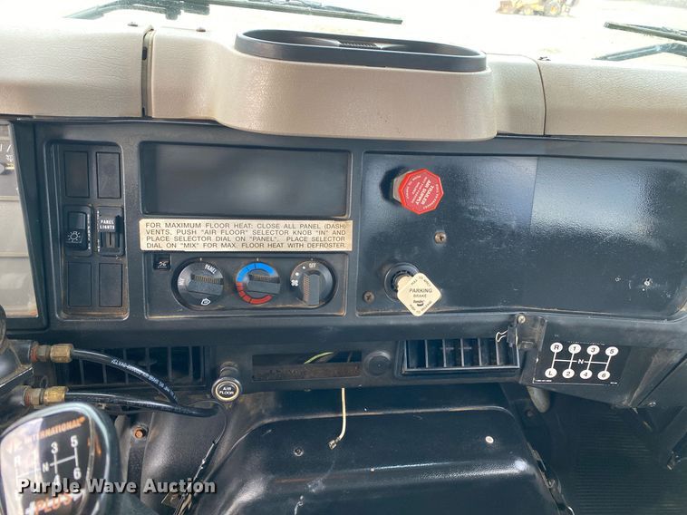 image for item KB9512 2002 International 4700  utility / service truck