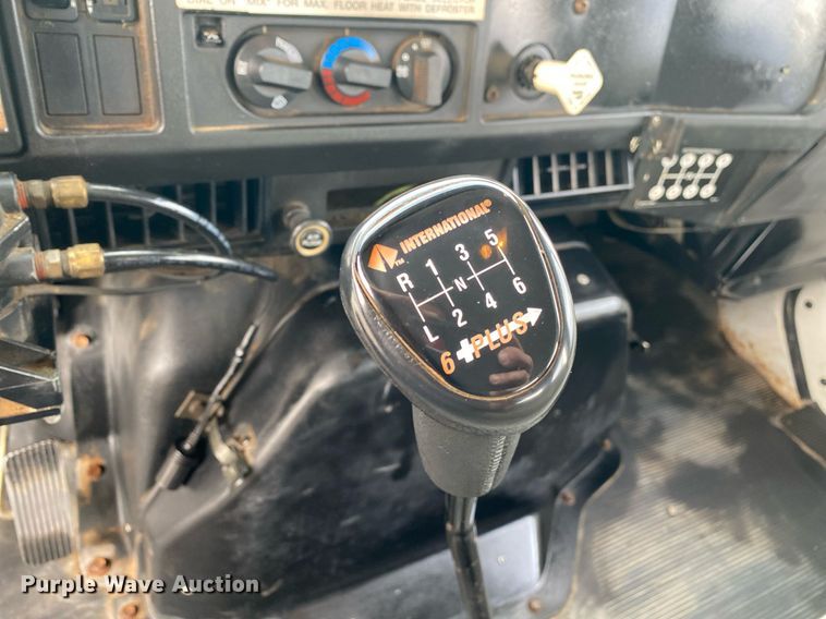 image for item KB9512 2002 International 4700  utility / service truck