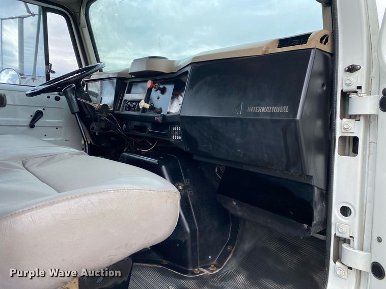 image for item KB9512 2002 International 4700  utility / service truck