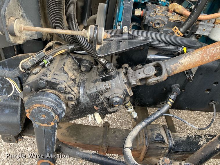 image for item KB9512 2002 International 4700  utility / service truck