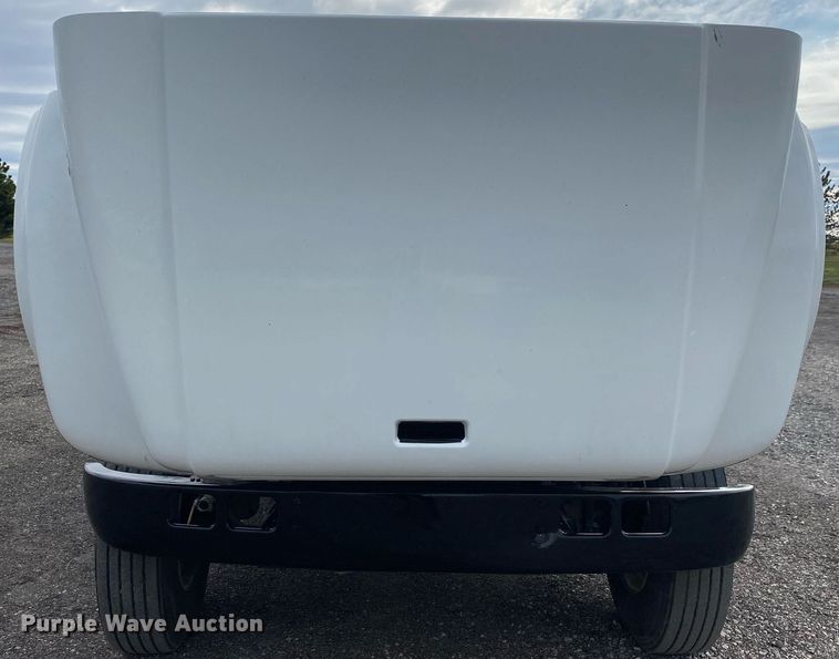 image for item KB9512 2002 International 4700  utility / service truck