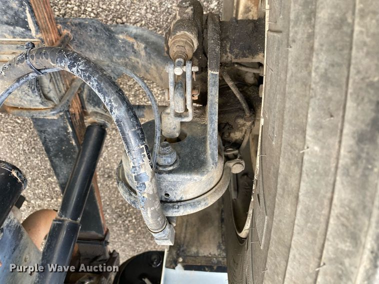 image for item KB9512 2002 International 4700  utility / service truck