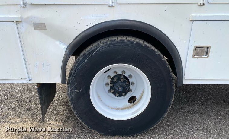 image for item KB9512 2002 International 4700  utility / service truck