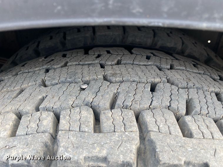 image for item KB9512 2002 International 4700  utility / service truck