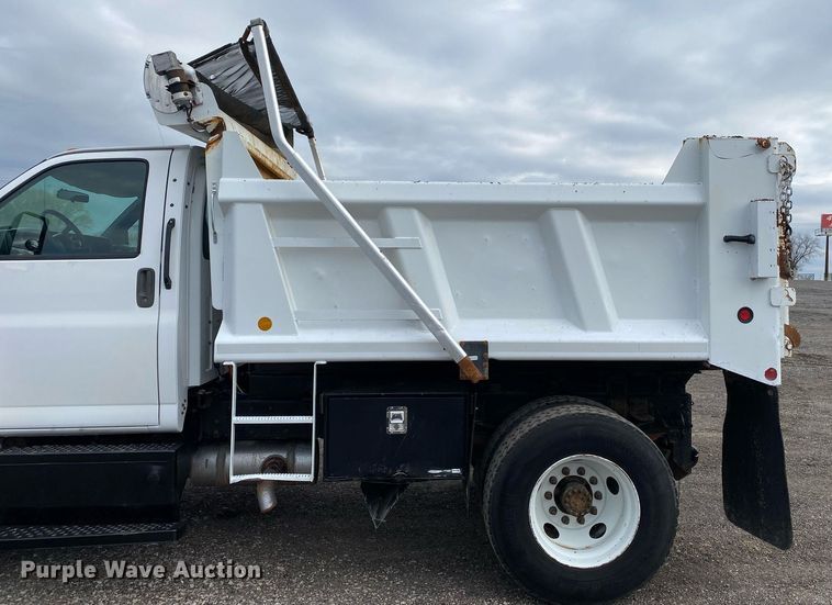 image for item KB9513 2005 GMC C7500  dump truck