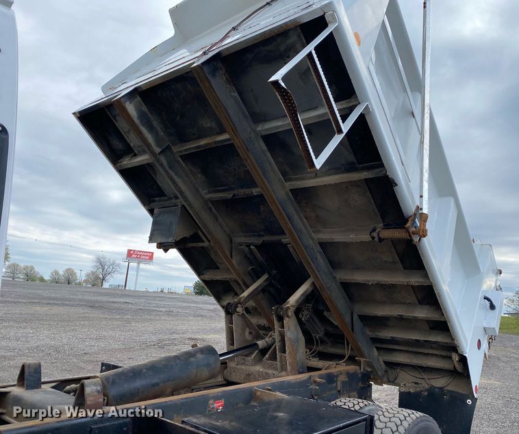 image for item KB9513 2005 GMC C7500  dump truck