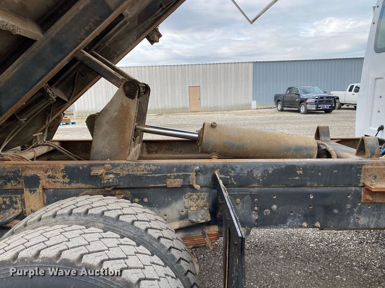 image for item KB9513 2005 GMC C7500  dump truck