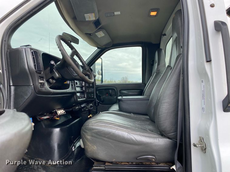 image for item KB9513 2005 GMC C7500  dump truck