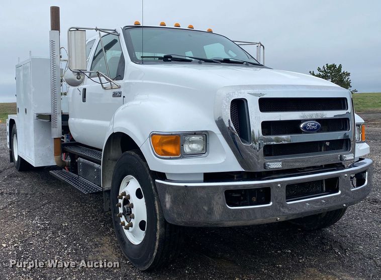 image for item KB9520 2011 Ford F750 Super Duty  utility / service truck