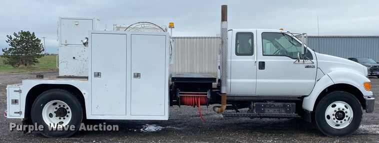 image for item KB9520 2011 Ford F750 Super Duty  utility / service truck